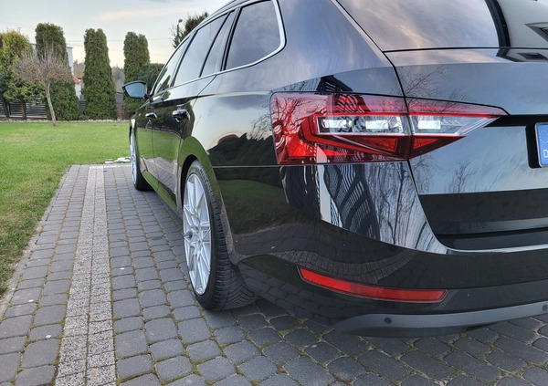 Skoda Superb cena 69900 przebieg: 132306, rok produkcji 2015 z Józefów małe 742